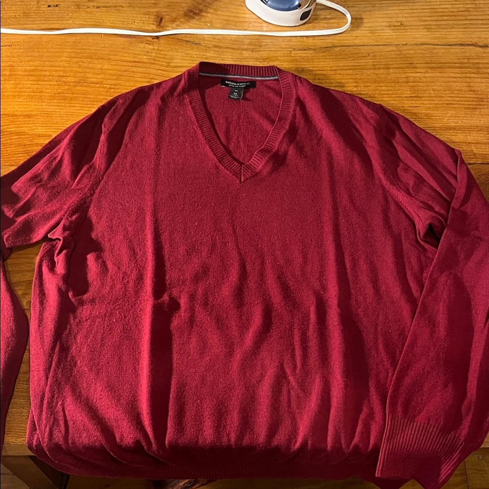 Banana Republic Men's Red V-Neck Sweater